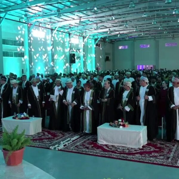 جامعة نزوى تحتفل بتخريج دفعة جديدة من الكوادر التربوية المؤهلة