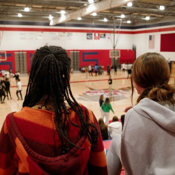 تعزيز مشاركة الطلاب من خلال ساعة غداء على مستوى المدرسة