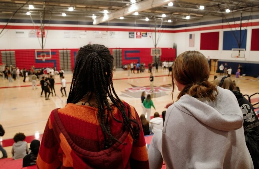 تعزيز مشاركة الطلاب من خلال ساعة غداء على مستوى المدرسة