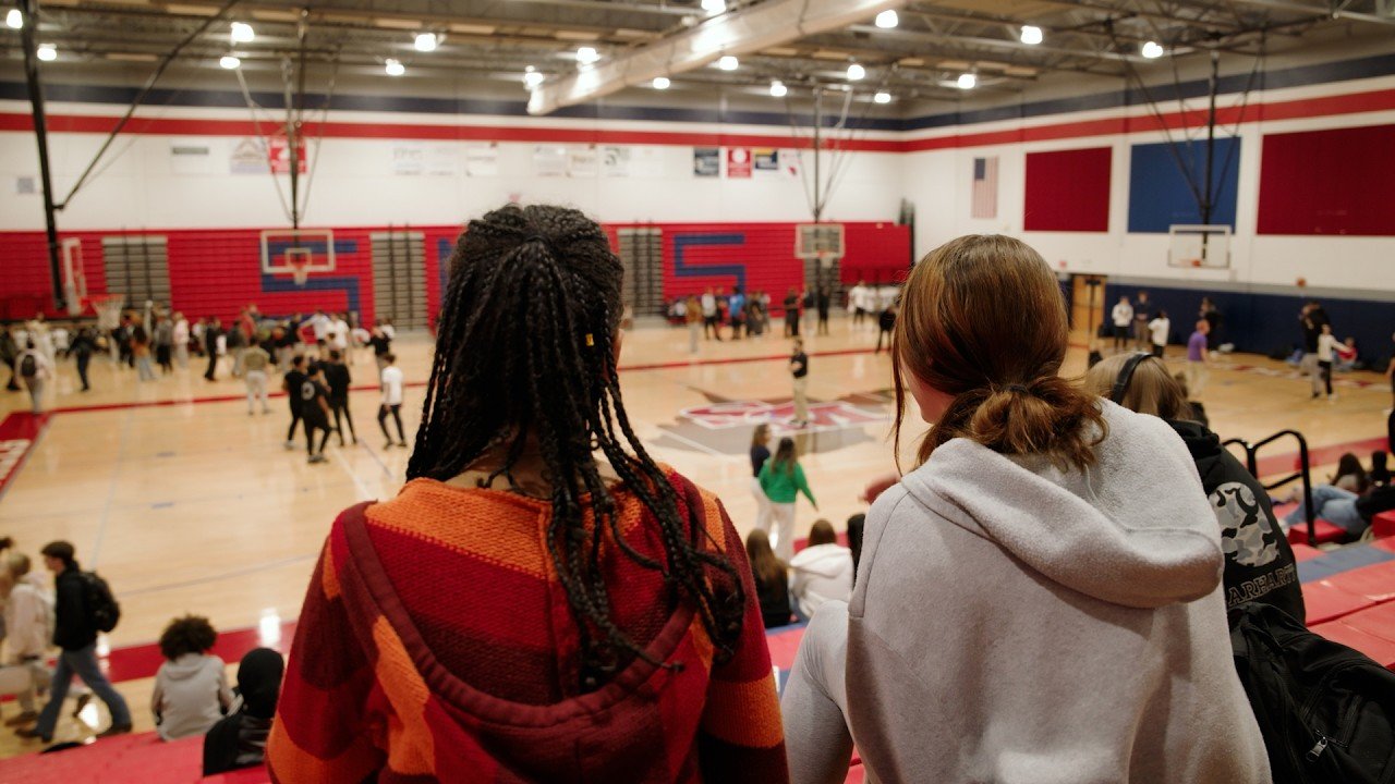 تعزيز مشاركة الطلاب من خلال ساعة غداء على مستوى المدرسة