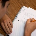 تمكين الطلاب من تدوين أفكارهم وملاحظاتهم بخط اليد يُرسخ المعلومات&hellip;