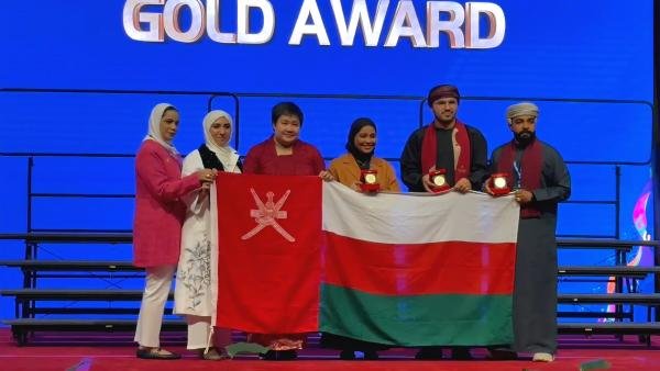 طالبة جامعة صحار تحصد ذهبية معرض الابتكار الدولي بماليزيا