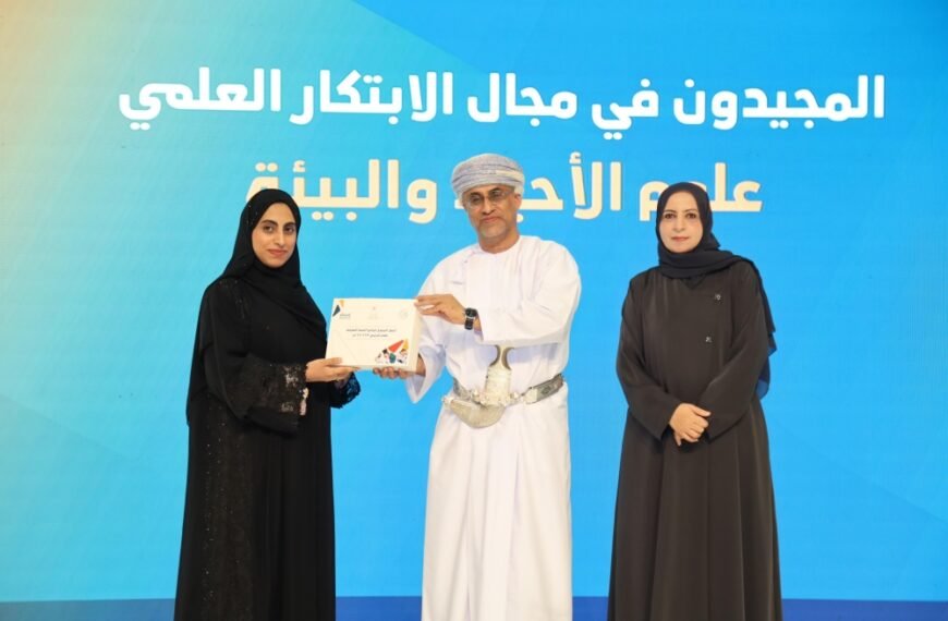 معلمة عُمانية تقود جيل المبتكرات&hellip;