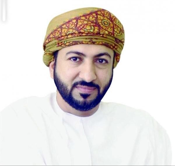 بين الشهادة والوظيفة